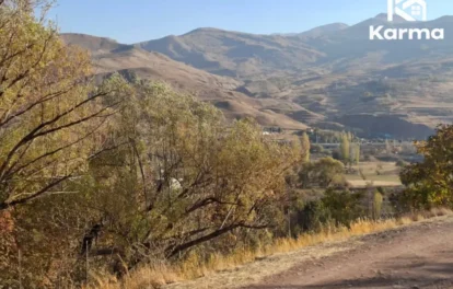 نمای کلی زمین ۲۷۰۰ متری در گلینک با چشم‌انداز باز